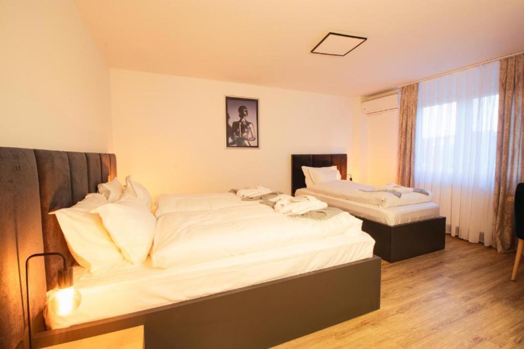 Hotel Dona Bergisch Gladbach Exterior foto