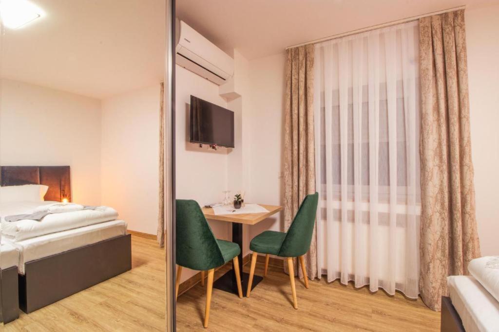 Hotel Dona Bergisch Gladbach Exterior foto